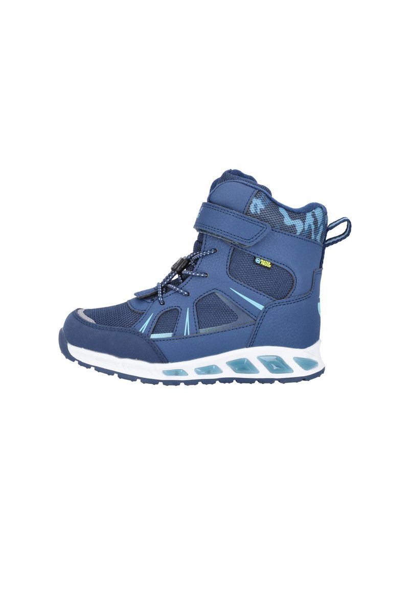 Scarpe high-top blu con tomaia in mesh e materiale sintetico, cinturino regolabile e suola ammortizzata con accenti blu e dettagli testurizzati.