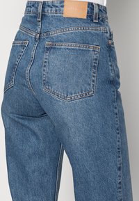 Weekday ROWE EXTRA HIGH - Calças de ganga de perna direita - deep blue
