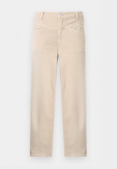 Pantalon beige taille haute à jambes droites avec fermeture à boutons et fermeture éclair à l'avant, passants pour ceinture, et deux poches avant.
