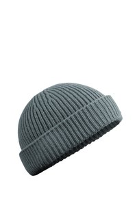 Knitted beanie in light gray featuring a ribbed texture and a folded cuff. The design is simple and cozy, ideal for cold weather.