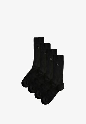 Cztery pary czarnych skarpetek za kostkę z małymi białymi logo "N." umieszczonymi blisko górnej ściągacza, ułożone w lekko nachodzący na siebie rząd na białym tle.