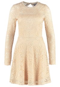 Spitzenkleid in hellem Beige, mit langen Ärmeln, angepasstem Oberteil und einem A-Linien-Rock mit floralem Muster und gewelltem Saum.