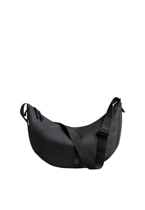 Schwarze, halbmondförmige Umhängetasche mit verstellbarem Riemen und Reißverschluss, mit kleinem "GOT BAG"-Logo vorne in der Mitte.
