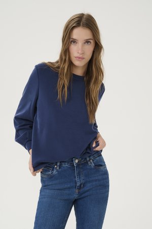 My Essential Wardrobe, 23 THE - Collegepaita - total eclipse