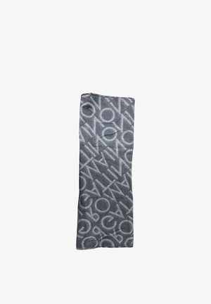 Sciarpa di tessuto grigio con motivi astratti circolari e lineari ripetuti in tonalità di grigio più chiaro, distesa su uno sfondo bianco.