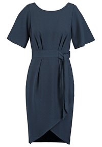 Robe bleu marine mi-longue avec manches courtes, col rond, ceinture nouée à la taille et devant de jupe style portefeuille.