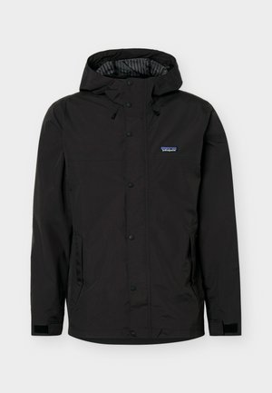 Veste noire à capuche Patagonia avec fermeture à boutons-pression, sangles réglables aux poignets, poches latérales zippées et intérieur doublé en mesh.
