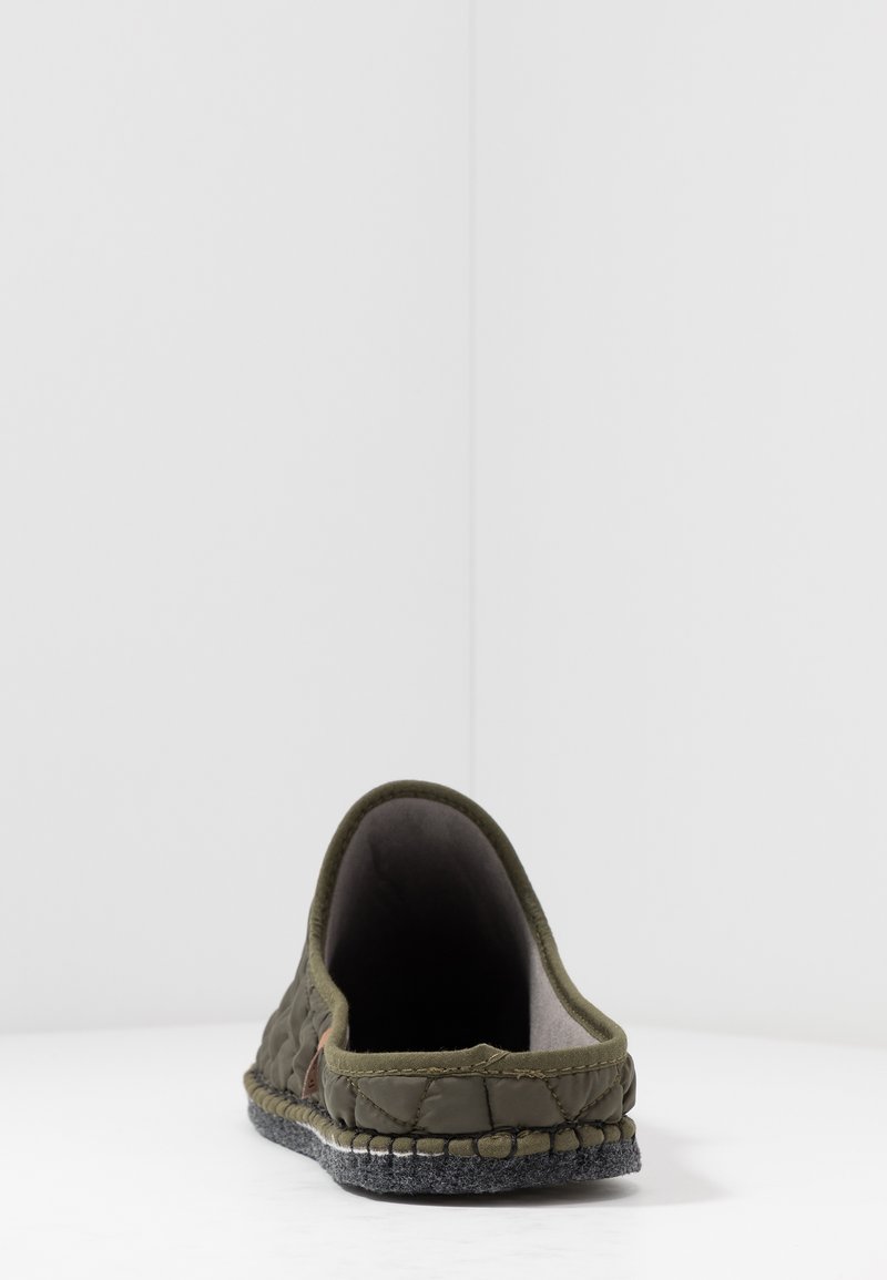 Herren Sneaker | Espadrij l´originale PANTOUFLE QUILT MEN Hausschuh olive/oliv - PB42777 Herren Sneaker | Espadrij l´originale PANTOUFLE QUILT MEN Hausschuh olive/oliv - PB42777