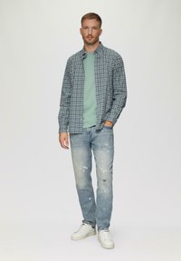 s.Oliver MIT FRONTPRINT - Triko s potiskem - salbeigrün