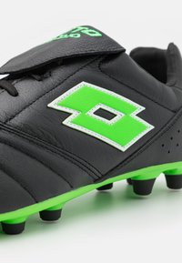 Lotto STADIO - Jalkapallokengät kiinteälle alustalle - all black/spring green