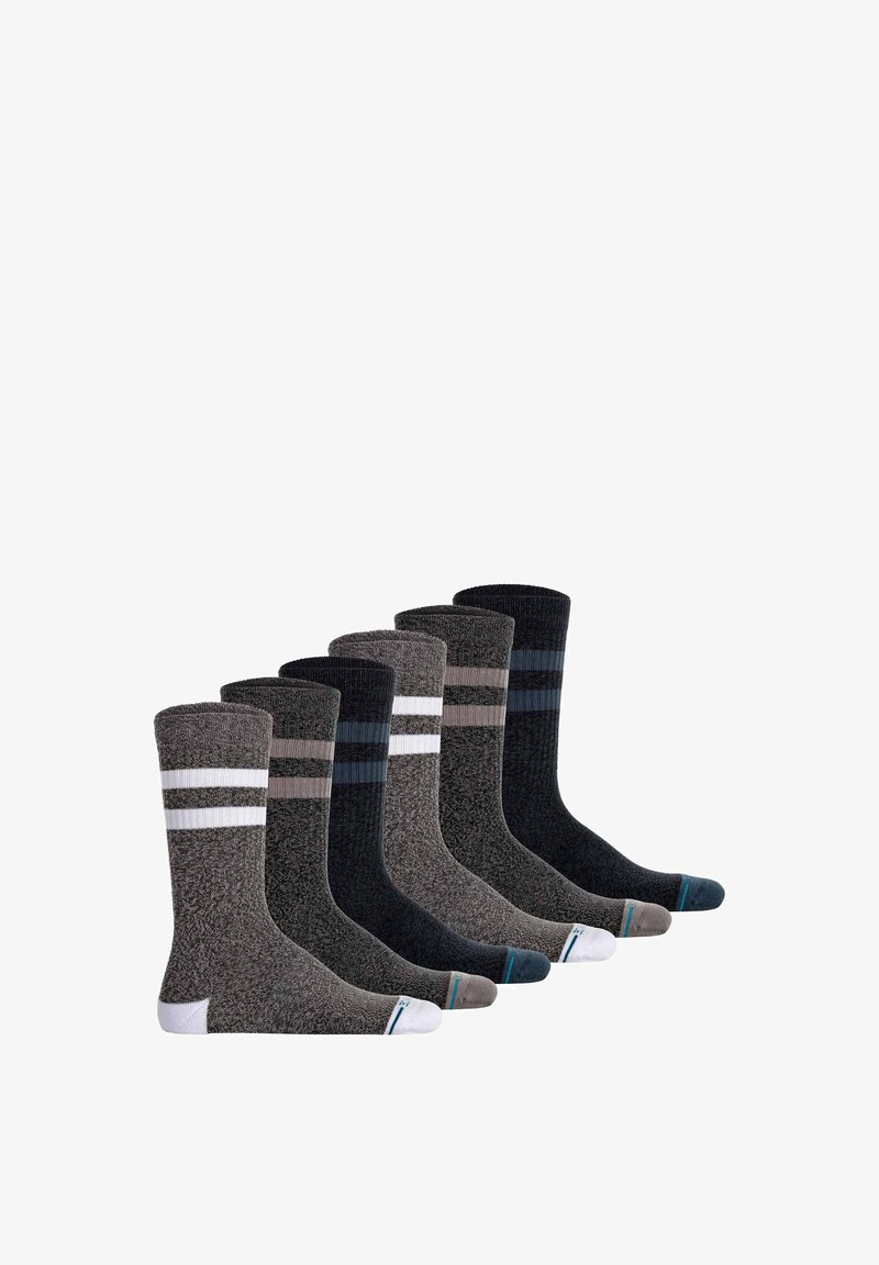 Seis pares de calcetines en diferentes tonos de gris y negro, con textura acanalada y rayas. Tejido de punto con punta y talón reforzados.