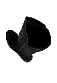 Schwarze Wildlederschnürstiefelette mit abgerundeter Zehenform, glatter Oberfläche und seitlichem Logo-Detail; oben offen, was das Innere zeigt.