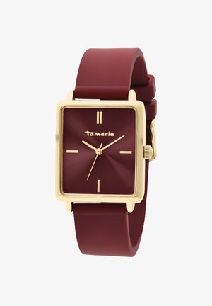 Montre carrée avec un bracelet en silicone bordeaux et un cadran texturé assorti, matériel en ton or et marqueurs d'heure minimalistes.