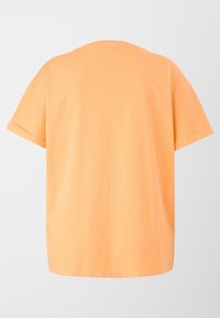 Short-sleeve T-shirt in soft orange cotton, featuring a relaxed fit, round neckline, and turned-up sleeve cuffs. Plain back design.