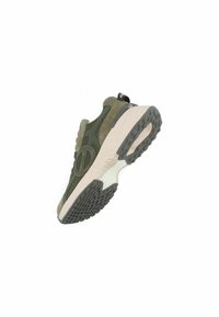 Groene suède en mesh sneaker met een gestructureerde rubberen zool, uitgerust met een gevoerde lichtgrijze tussenzool en een zwarte hieltab.
