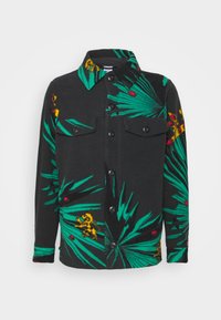 Czarna kurtka z polaru z zielonym wzorem liści palmowych, czerwonymi akcentami i żółtymi detalami. Posiada zapięcie na guziki z przodu oraz dwie kieszenie na piersi.