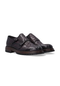 Donkerbruine leren schoenen met een gestructureerd oppervlak, voorzien van dubbele gespbanden, een ronde neus en een stevige zwarte rubberen zool.