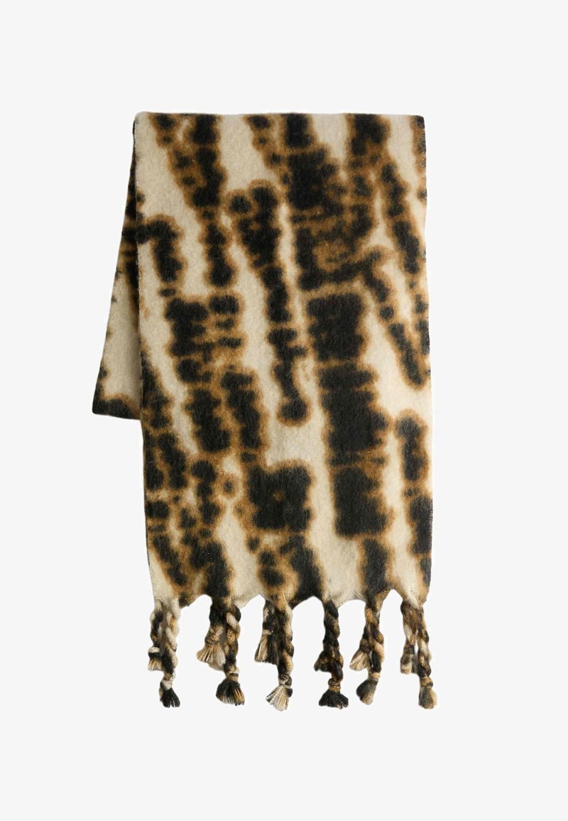 Uldkast med et beige og mørkebrunt leopardmønster. Har fletede frynser i bunden, som tilfører struktur og detalje.