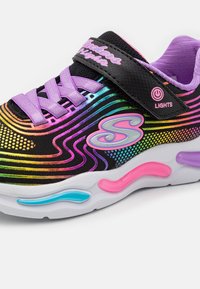 Skechers WAVY BEAMS - Trainers - black/multi-coloured