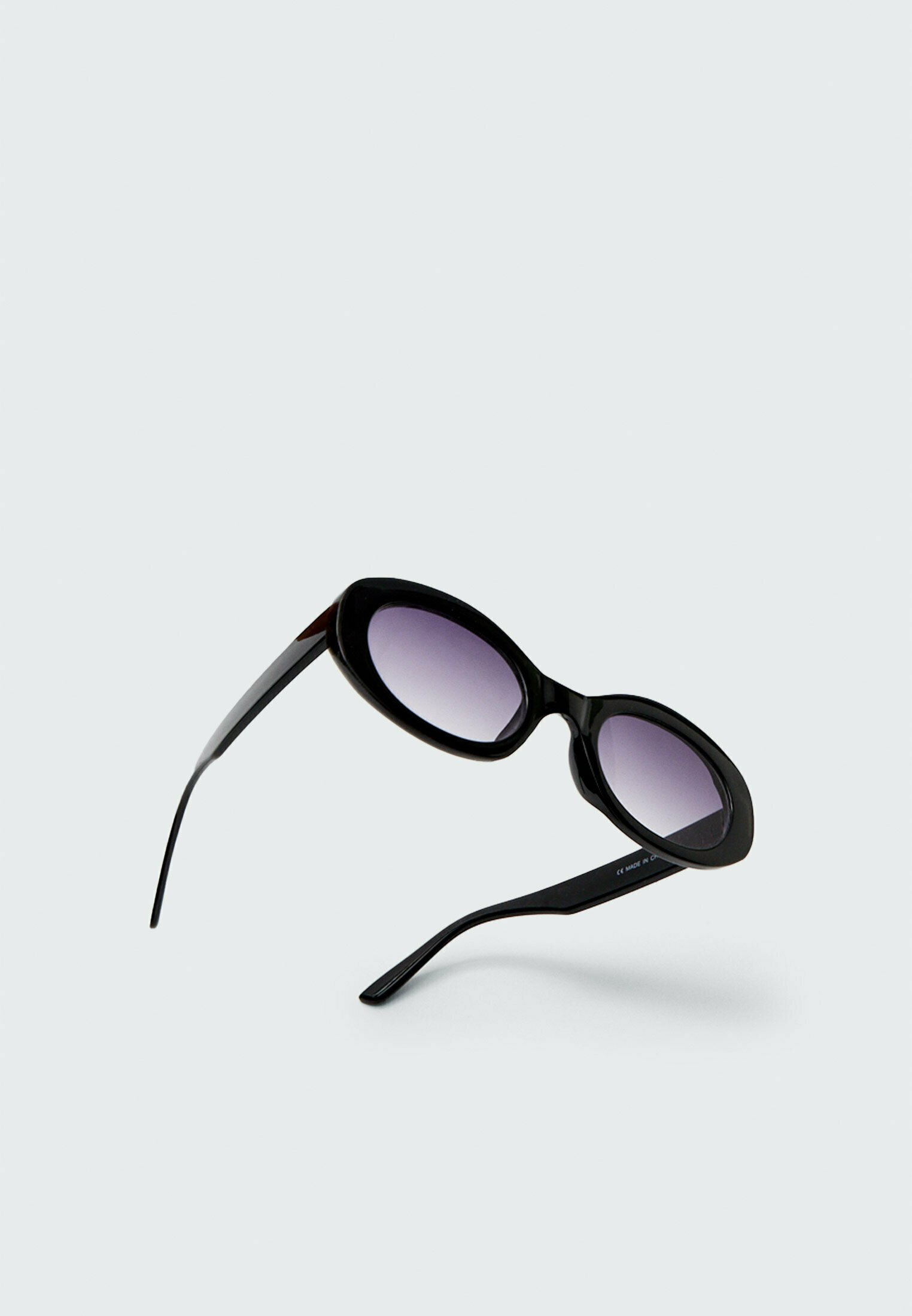 Stradivarius OVALE - Occhiali da sole - black/nero - Zalando