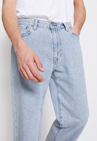 Levi's® STAY LOOSE TAPER CROP - Relaxed fit jeans - royal stonewash