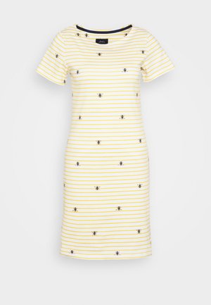 Stripet, kortærmet kjole i hvid og gul med rund halsudskæring, der har små bi-print jævnt fordelt over stoffet.