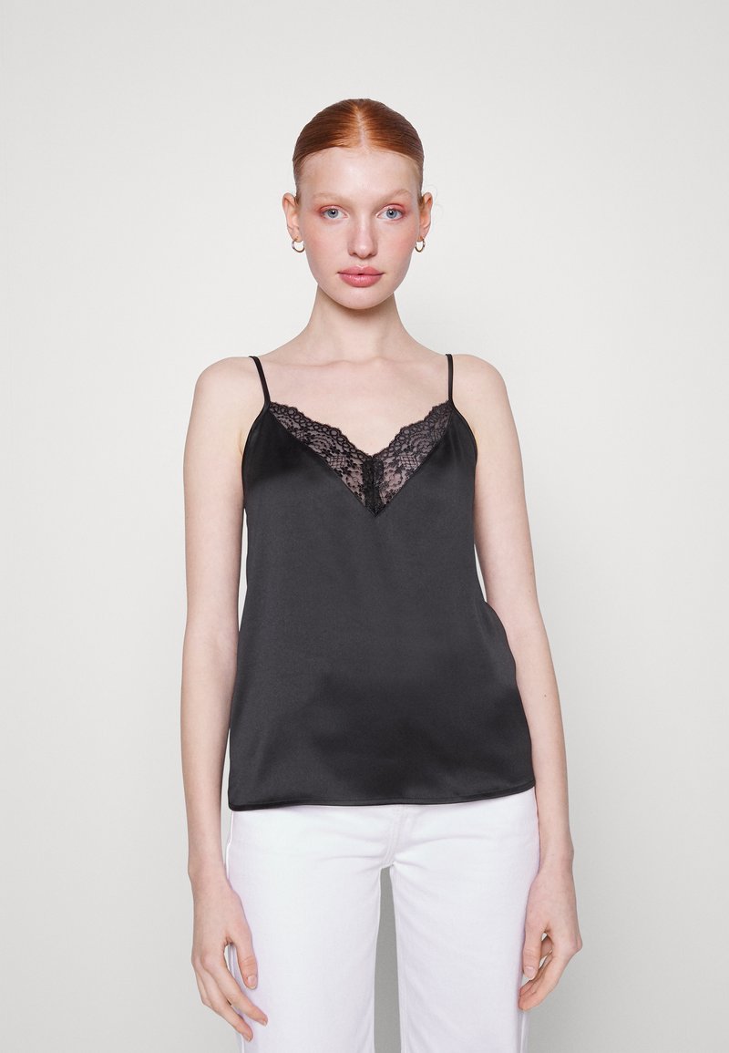 Camisola nera in satin con spalline regolabili e un delicato dettaglio in pizzo a V. Tessuto liscio con una vestibilità comoda.