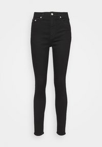Jeans ajustados de cintura alta en denim negro, con un diseño de cinco bolsillos, cierre de botón en la parte delantera y acento de logo en el bolsillo derecho.