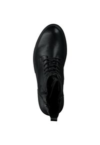 Stivaletto in pelle nera con lacci, texture liscia, punta arrotondata e un anello sul retro per facilitarne l'indossatura.