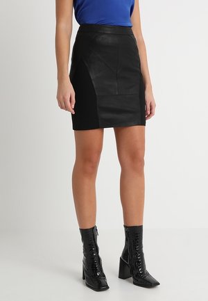 Kožená sukně - black