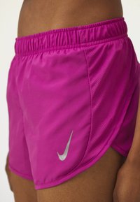 Nike Performance FAST TEMPO SHORT - Pantaloni scurți sport - hot fuchsia/silver