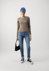 ONLY ONLCARLOTTA  - Topper langermet - brown