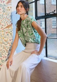 Next CREW NECK - Marškinėliai su spaudiniu - green william morris print