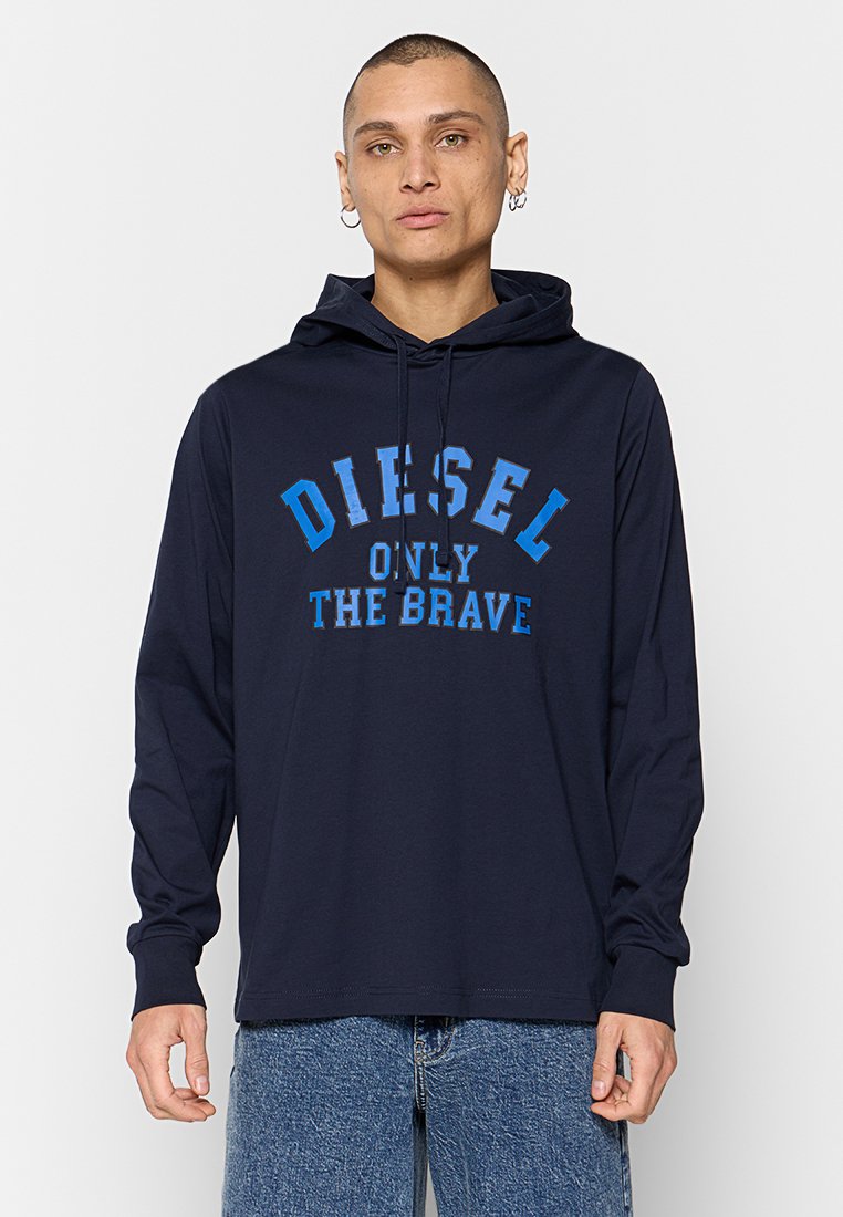 Marineblauwe lange mouwen hoodie, gemaakt van een katoenmix, met een grafische print van "DIESEL ONLY THE BRAVE" in contrasterende blauwe letters.