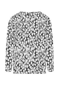 Langärmliges Oberteil mit einem schwarz-weißen Leopardenmuster, das eine weiche Textur und eine lockere Passform bietet. Die Rückansicht zeigt Details des Halsausschnitts und der Ärmel.