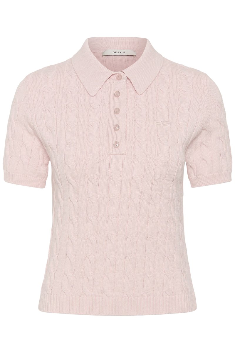 Polo manches courtes rose clair en maille torsadée avec cinq boutons, ourlet, col et poignets côtelés par Gestuz.