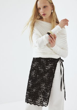 sukňa v tvare A - black