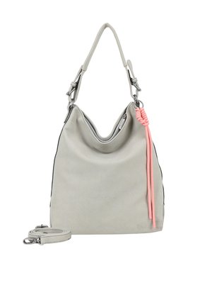 Sac hobo gris en matériau doux avec une grande ouverture, une bandoulière réglable, des accessoires en métal argenté et un détail décoratif en nœud rose.