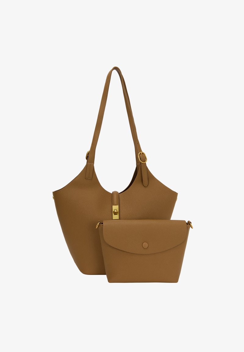 Bolso tote de cuero marrón con una textura suave, que cuenta con un broche dorado y un pequeño estuche a juego con tapa y cierre a presión redondo.