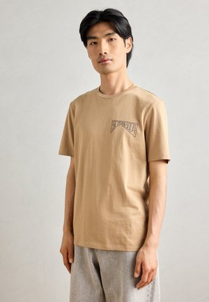 Scotch & Soda REGULAR FIT LEFT CHEST LOGO - T-shirts med print - tannin