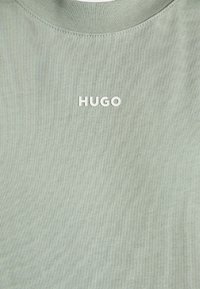 HUGO Jednoduché tričko - light green