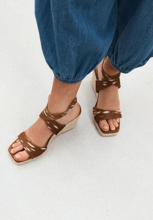 Next, Sandalen met hoge hak - brown