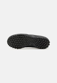 adidas Performance PREDATOR CLUB TF UNISEX - Scarpe da calcio per terreni sintetici - core black/carbon/gold metallic