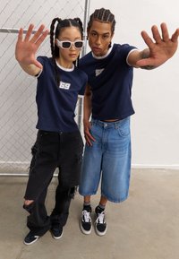 Thumbnail Image 4