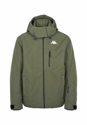 Jachetă impermeabilă de culoare verde măslinie, cu guler înalt, glugă ajustabilă, închidere cu fermoar frontal și buzunare laterale. Include un logo mic pe piept.