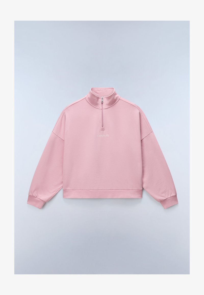 Ροζ ανοιχτό ροζ μακρυμάνικο πουλόβερ με γιακά με φερμουάρ στο τέταρτο και λευκό λογότυπο "NAPAPIJRI" στο κέντρο του στήθους.