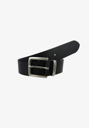 Czarny skórzany pasek z prostokątną srebrną klamrą, z detalem logo i otworami do regulacji. Gładka tekstura i prosty design.