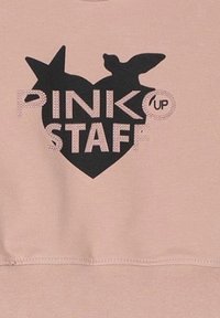 Felpa rosa con un grafico a forma di cuore nero e la scritta "PINKO STAFF" in strass, che risalta sul morbido tessuto rosa.