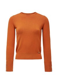 Pomarańczowy sweter dzianinowy z długimi rękawami, okrągłym dekoltem, prążkowanymi mankietami z akcentami w postaci guzików oraz małym detalem logotypu na dolnym brzegu.