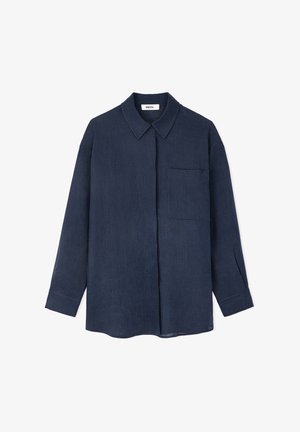 Ciemnoniebieska lniana koszula z klasycznym kołnierzykiem, długimi rękawami, jedną kieszenią na piersi i subtelną fakturą. Posiada zapięcie na guziki z przodu.
